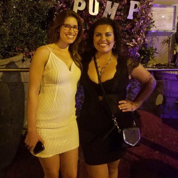 Mini sequence white dress. - Picture 4 of 4